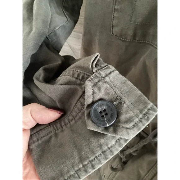 NWT LEVIS Womans Army Green Utility Cargo Jacket Multi Pockets & Hood Size Med